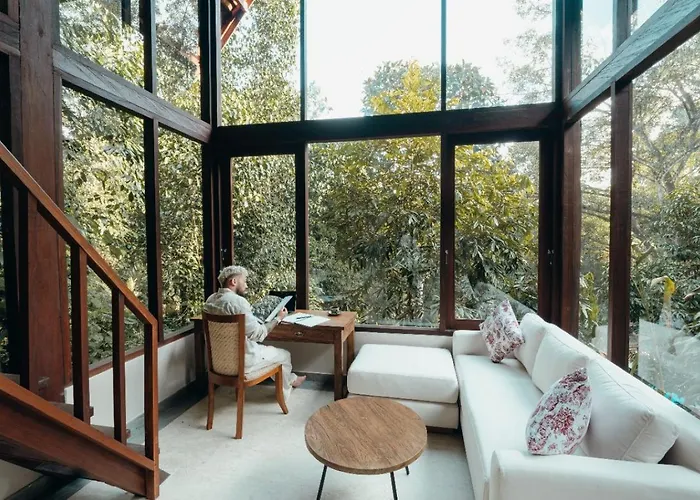 ホテル Luxury Riverside At Nunu Bali
